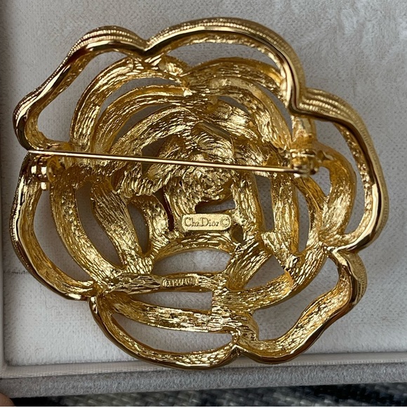 VTG Very RaRe CHRISTIAN DIOR gold-tone flower brooch pendant in box⭐️ COA⭐️🌹 - Picture 8 of 9